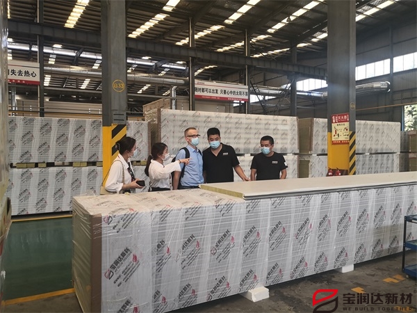 聚氨酯復(fù)合墻面板 聚氨酯復(fù)合墻面板