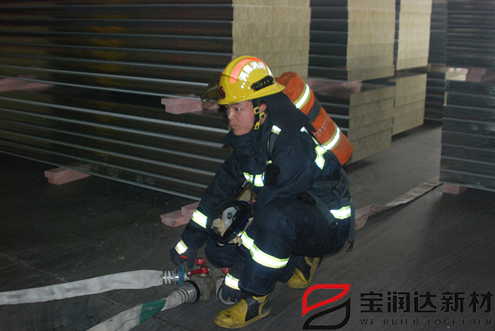 市消防隊(duì)受邀來訪寶潤達(dá)實(shí)地演習(xí)