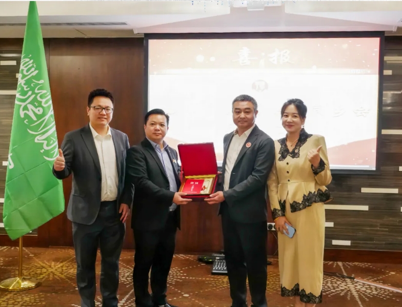 高掌遠(yuǎn)拓中東市場，點亮全球布局新篇，許昌日報對寶潤達(dá)董事長當(dāng)選表示祝賀