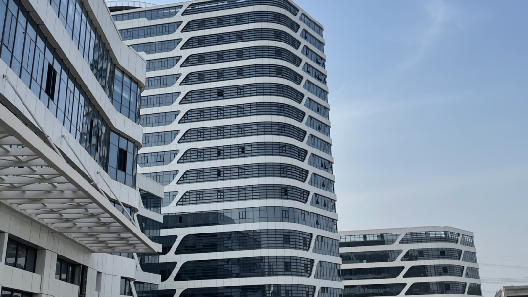 寶潤(rùn)達(dá)鋁板保溫一體板助力濮陽(yáng)醫(yī)專(zhuān)附屬醫(yī)院建設(shè)